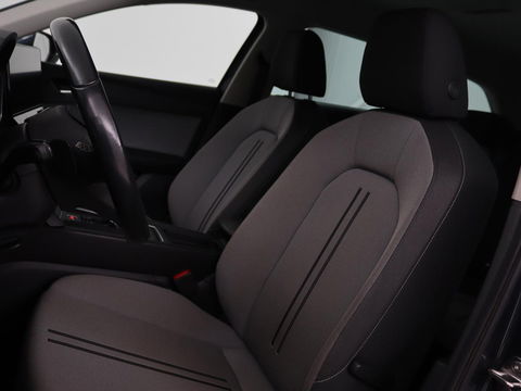 SEAT Leon 1.5 eTSI Style Launch Edition | Trekhaak | Carplay | Adaptive cruise | Camera | Navigatie | Park Assist | Climate control