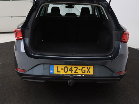 SEAT Leon 1.5 eTSI Style Launch Edition | Trekhaak | Carplay | Adaptive cruise | Camera | Navigatie | Park Assist | Climate control