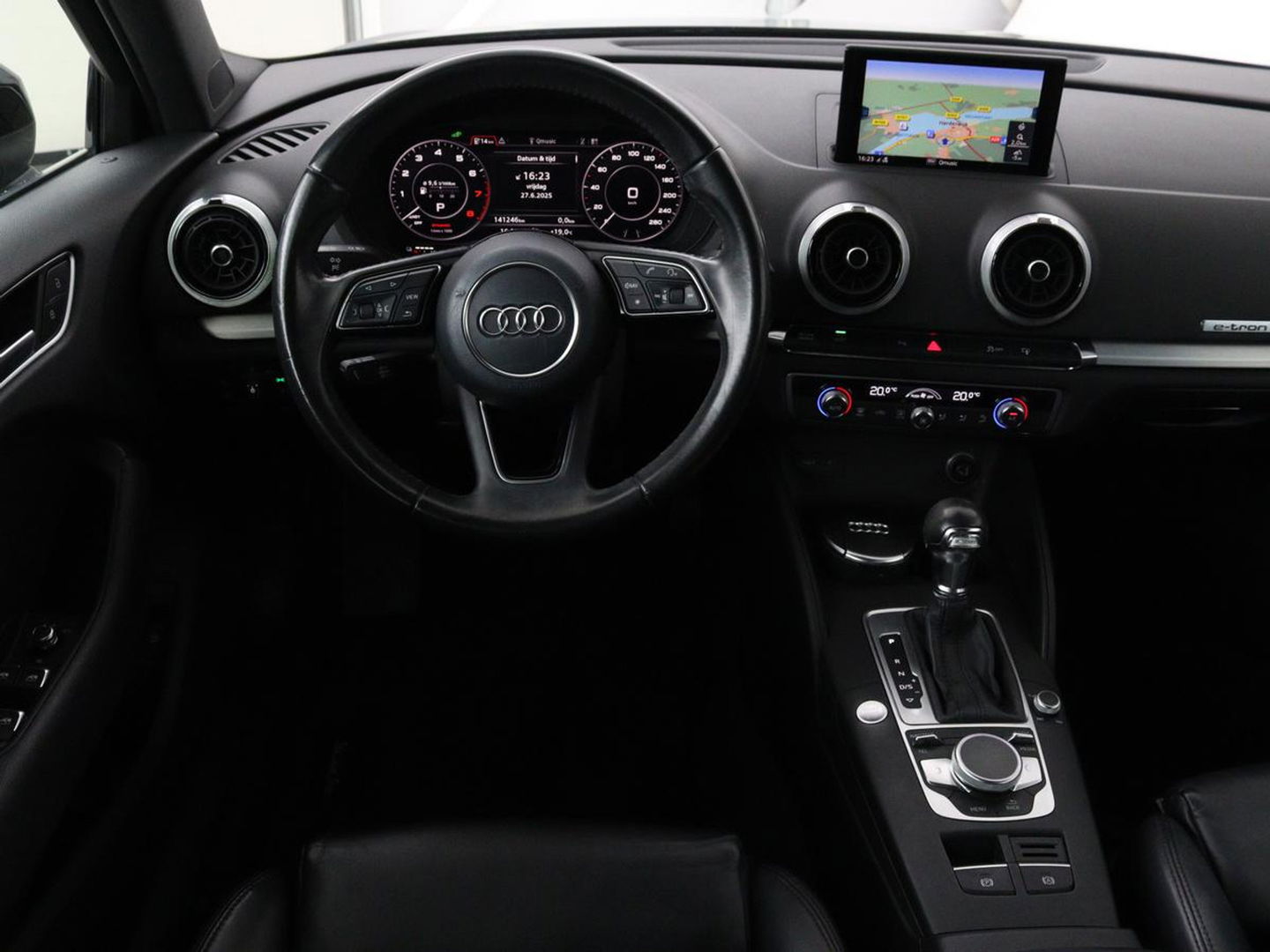 Audi A3 1.4 e-tron Lease Edition | Leder | Carplay | Virtual Cockpit | Sportstoelen | Keyless | Navigatie | Full LED | Climate control | Parkeerhulp | Cruise control | Bluetooth