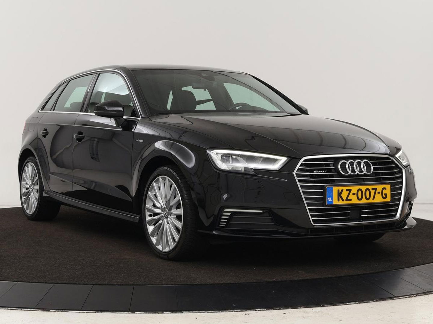 Audi A3 1.4 e-tron Lease Edition | Leder | Carplay | Virtual Cockpit | Sportstoelen | Keyless | Navigatie | Full LED | Climate control | Parkeerhulp | Cruise control | Bluetooth