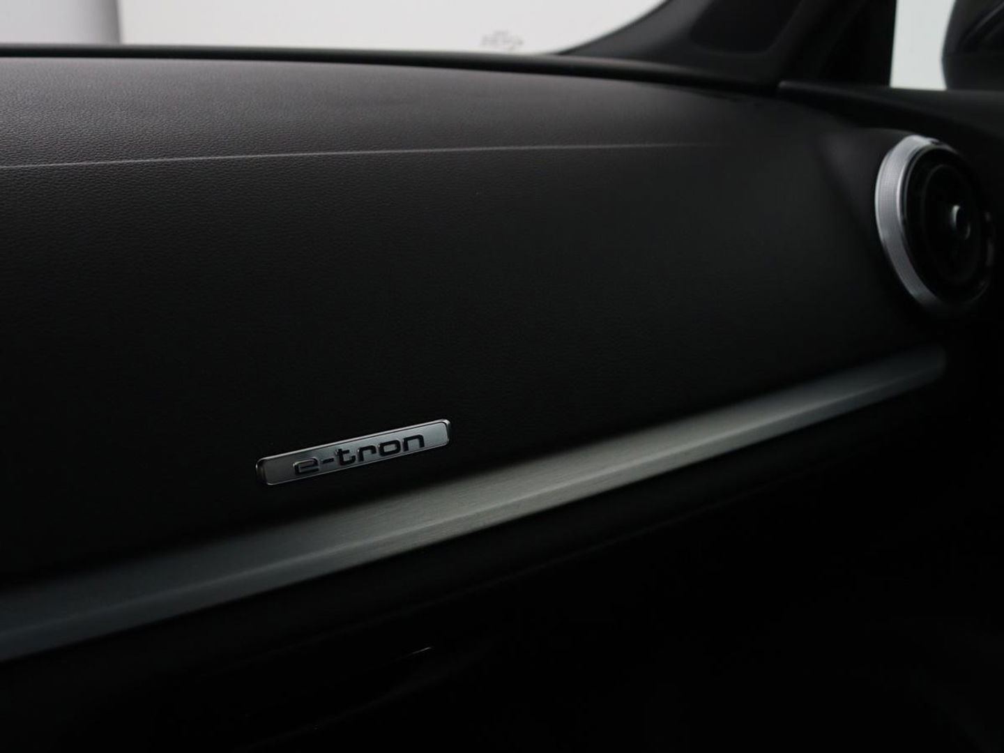 Audi A3 1.4 e-tron Lease Edition | Leder | Carplay | Virtual Cockpit | Sportstoelen | Keyless | Navigatie | Full LED | Climate control | Parkeerhulp | Cruise control | Bluetooth
