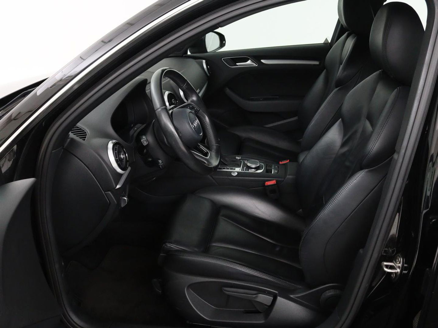 Audi A3 1.4 e-tron Lease Edition | Leder | Carplay | Virtual Cockpit | Sportstoelen | Keyless | Navigatie | Full LED | Climate control | Parkeerhulp | Cruise control | Bluetooth
