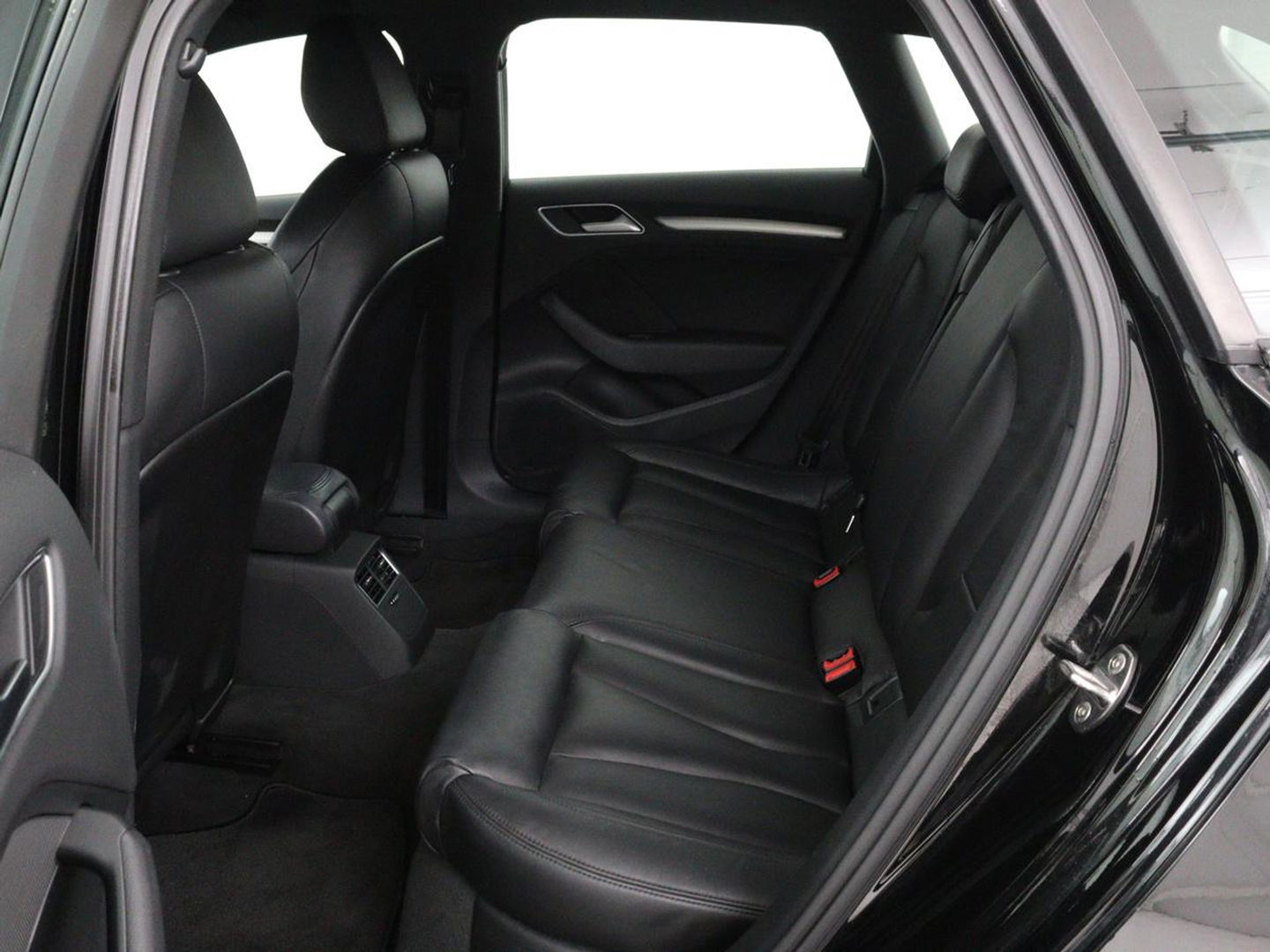 Audi A3 1.4 e-tron Lease Edition | Leder | Carplay | Virtual Cockpit | Sportstoelen | Keyless | Navigatie | Full LED | Climate control | Parkeerhulp | Cruise control | Bluetooth