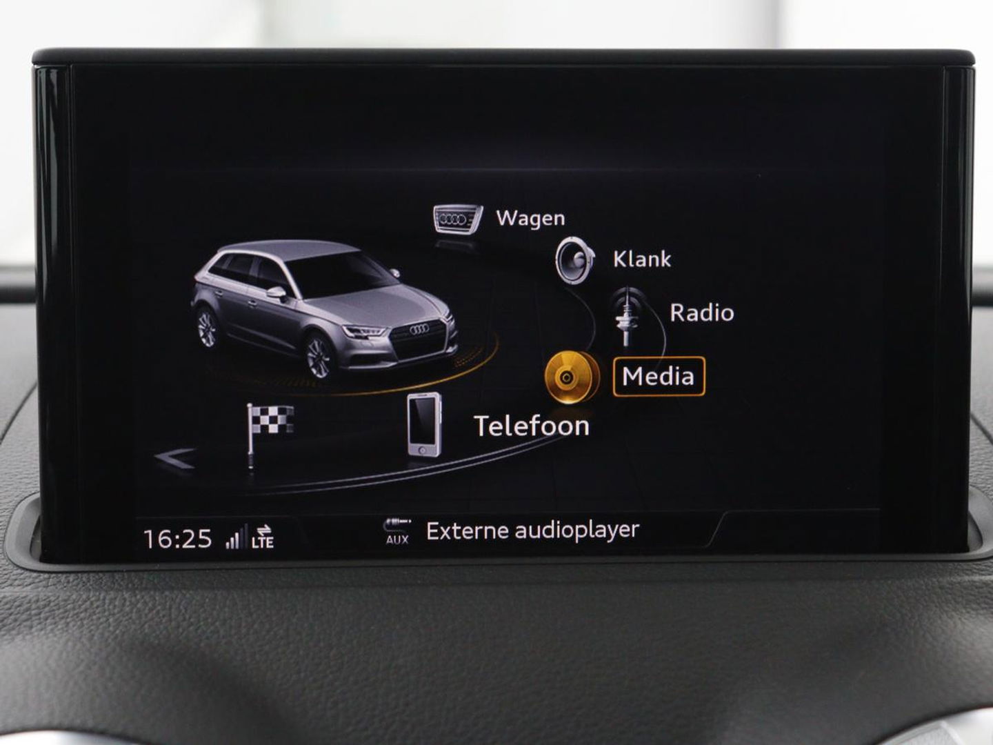 Audi A3 1.4 e-tron Lease Edition | Leder | Carplay | Virtual Cockpit | Sportstoelen | Keyless | Navigatie | Full LED | Climate control | Parkeerhulp | Cruise control | Bluetooth