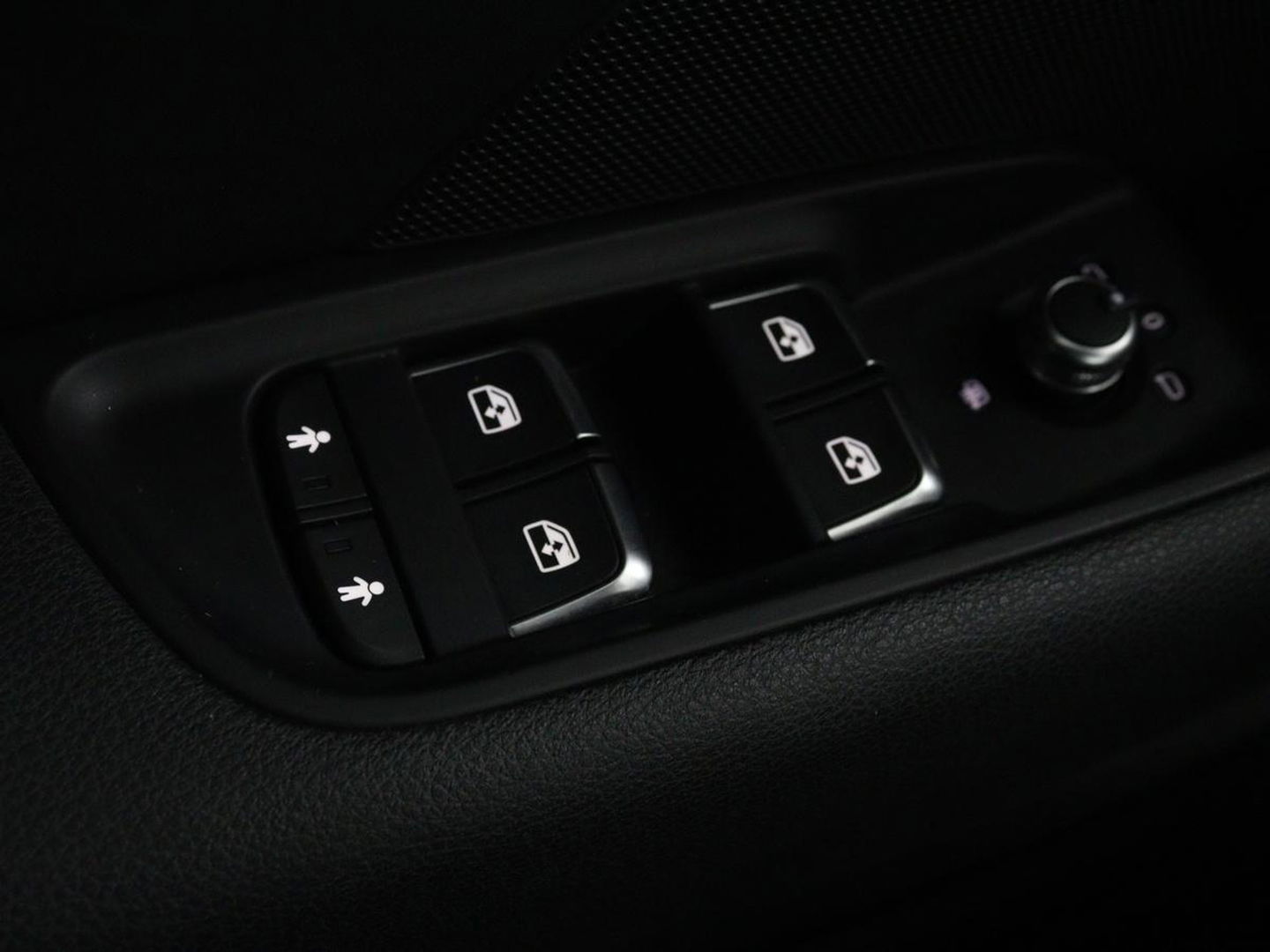 Audi A3 1.4 e-tron Lease Edition | Leder | Carplay | Virtual Cockpit | Sportstoelen | Keyless | Navigatie | Full LED | Climate control | Parkeerhulp | Cruise control | Bluetooth