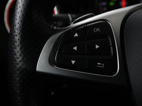 Mercedes-Benz CLA-Klasse 180 AMG | Stoelverwarming | Sportstoelen | Camera | Navigatie | Park Assist | Full LED | Cruise control | Airco