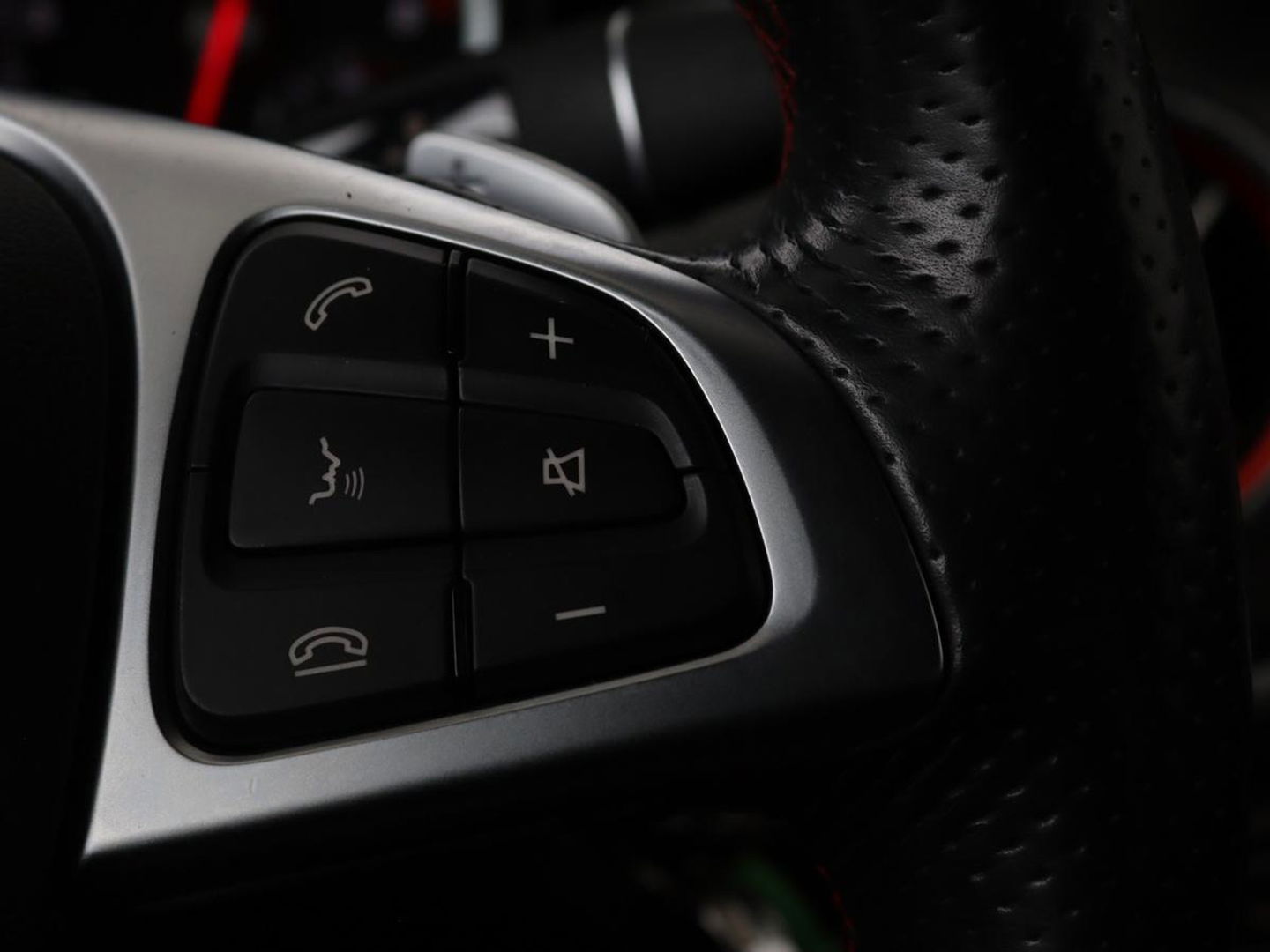 Mercedes-Benz CLA-Klasse 180 AMG | Stoelverwarming | Sportstoelen | Camera | Navigatie | Park Assist | Full LED | Cruise control | Airco