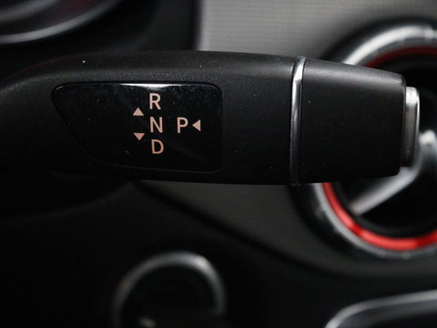 Mercedes-Benz CLA-Klasse 180 AMG | Stoelverwarming | Sportstoelen | Camera | Navigatie | Park Assist | Full LED | Cruise control | Airco