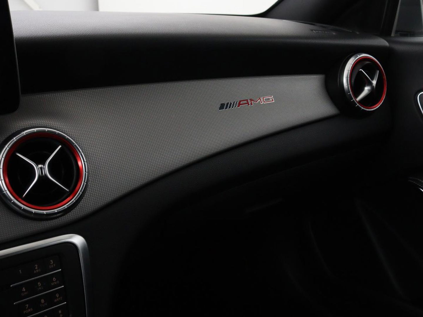 Mercedes-Benz CLA-Klasse 180 AMG | Stoelverwarming | Sportstoelen | Camera | Navigatie | Park Assist | Full LED | Cruise control | Airco