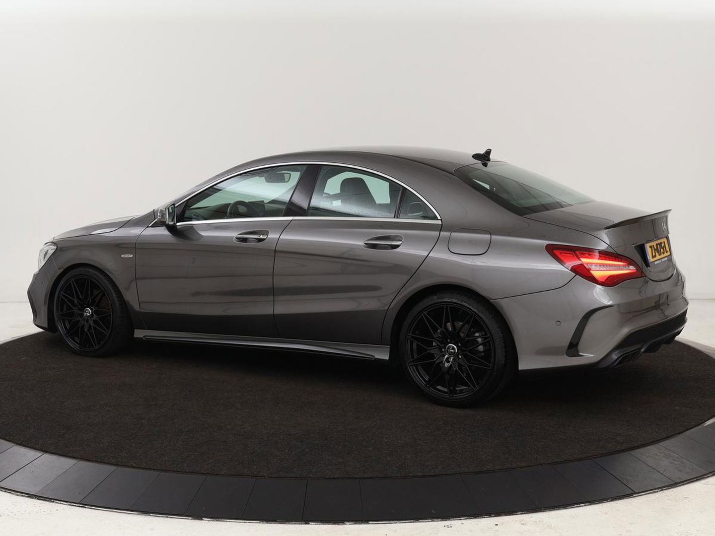 Mercedes-Benz CLA-Klasse 180 AMG | Stoelverwarming | Sportstoelen | Camera | Navigatie | Park Assist | Full LED | Cruise control | Airco
