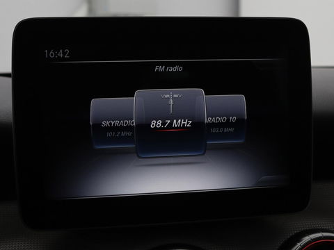 Mercedes-Benz CLA-Klasse 180 AMG | Stoelverwarming | Sportstoelen | Camera | Navigatie | Park Assist | Full LED | Cruise control | Airco
