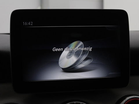 Mercedes-Benz CLA-Klasse 180 AMG | Stoelverwarming | Sportstoelen | Camera | Navigatie | Park Assist | Full LED | Cruise control | Airco