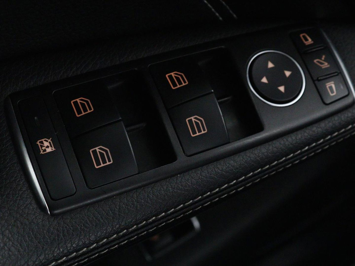 Mercedes-Benz CLA-Klasse 180 AMG | Stoelverwarming | Sportstoelen | Camera | Navigatie | Park Assist | Full LED | Cruise control | Airco