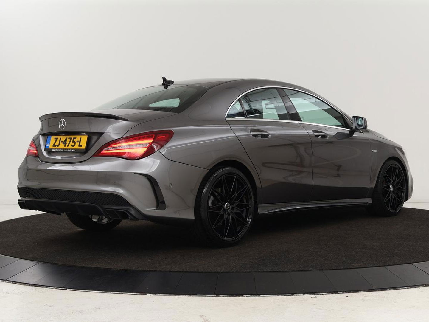 Mercedes-Benz CLA-Klasse 180 AMG | Stoelverwarming | Sportstoelen | Camera | Navigatie | Park Assist | Full LED | Cruise control | Airco