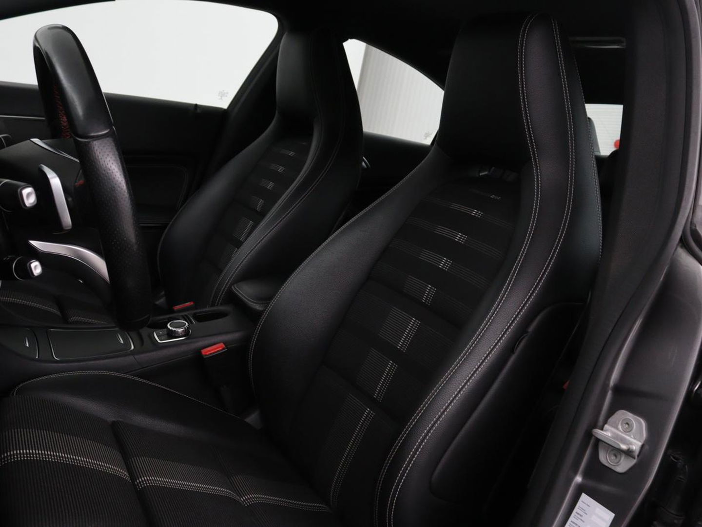 Mercedes-Benz CLA-Klasse 180 AMG | Stoelverwarming | Sportstoelen | Camera | Navigatie | Park Assist | Full LED | Cruise control | Airco