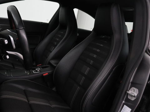 Mercedes-Benz CLA-Klasse 180 AMG | Stoelverwarming | Sportstoelen | Camera | Navigatie | Park Assist | Full LED | Cruise control | Airco