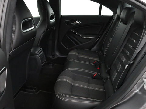 Mercedes-Benz CLA-Klasse 180 AMG | Stoelverwarming | Sportstoelen | Camera | Navigatie | Park Assist | Full LED | Cruise control | Airco