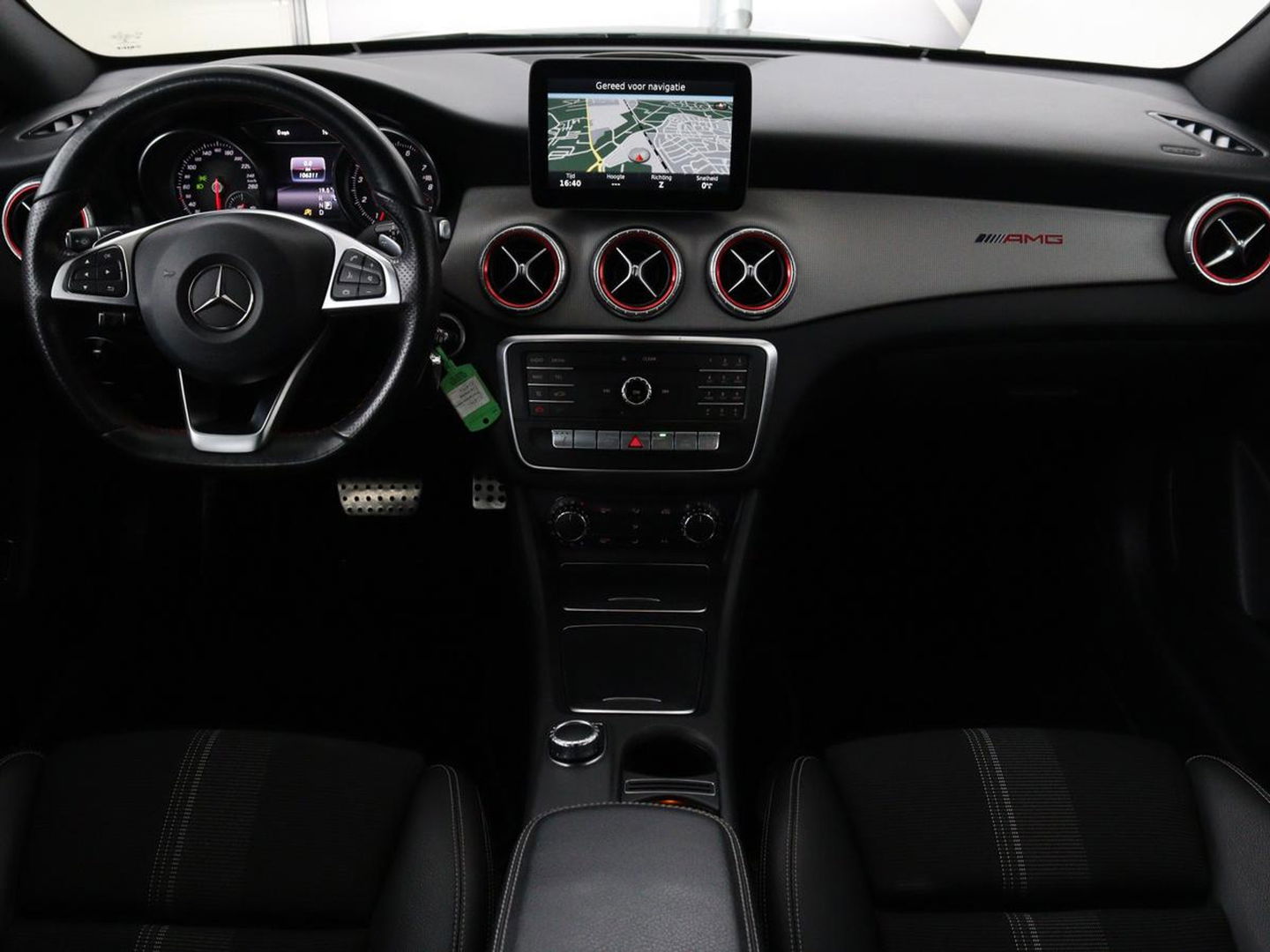 Mercedes-Benz CLA-Klasse 180 AMG | Stoelverwarming | Sportstoelen | Camera | Navigatie | Park Assist | Full LED | Cruise control | Airco