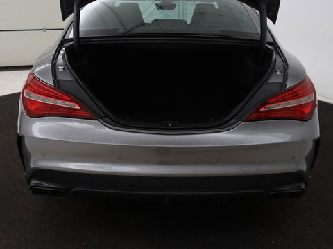 Mercedes-Benz CLA-Klasse 180 AMG | Stoelverwarming | Sportstoelen | Camera | Navigatie | Park Assist | Full LED | Cruise control | Airco