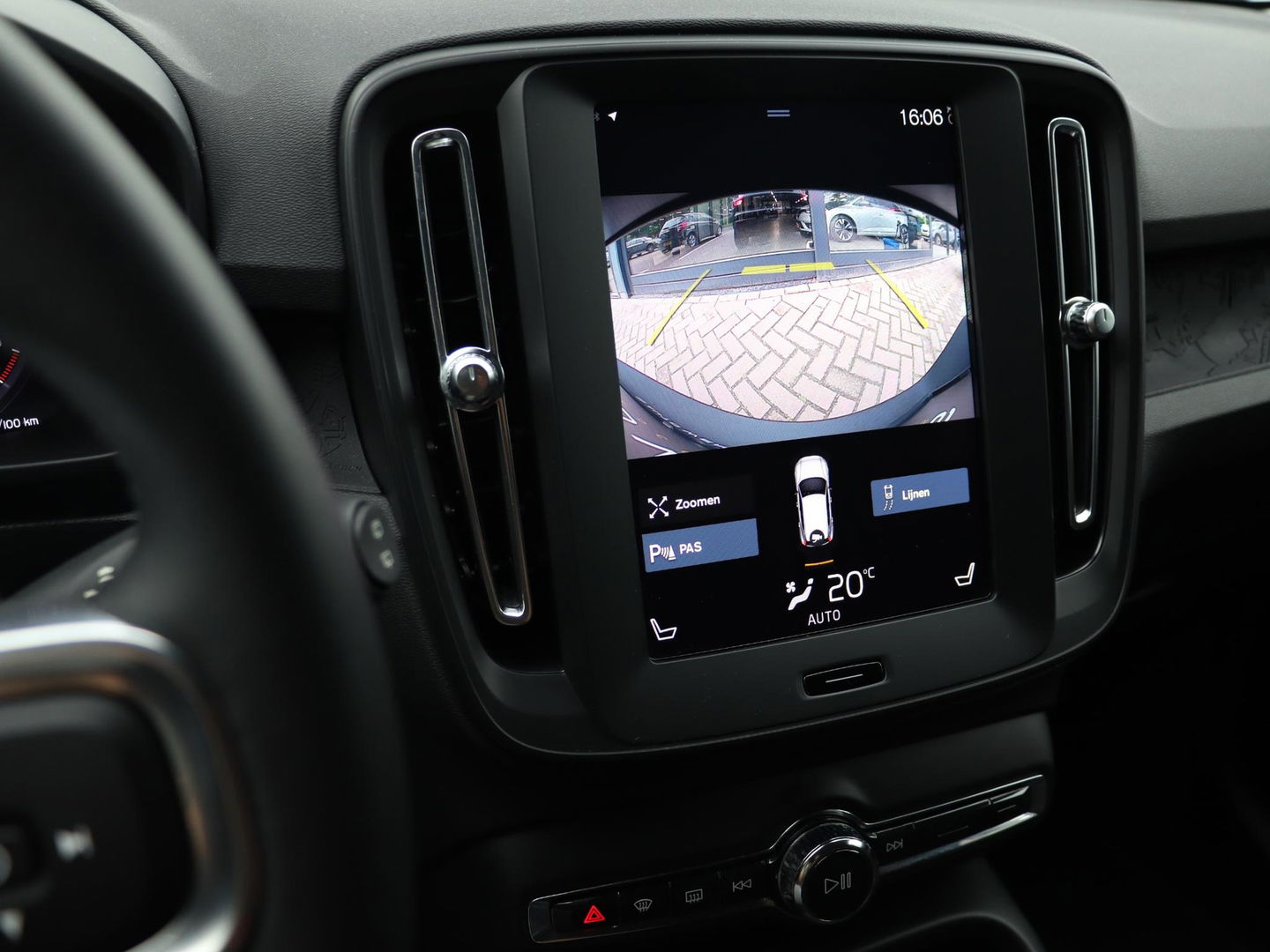 Volvo XC40 1.5 T2 130PK Momentum Core | Navigatie | Stoelverwarming | Camera