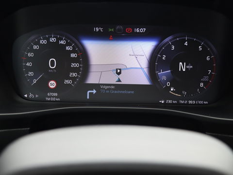 Volvo XC40 1.5 T2 130PK Momentum Core | Navigatie | Stoelverwarming | Camera