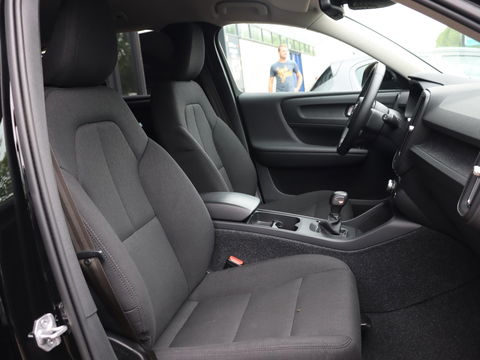 Volvo XC40 1.5 T2 130PK Momentum Core | Navigatie | Stoelverwarming | Camera