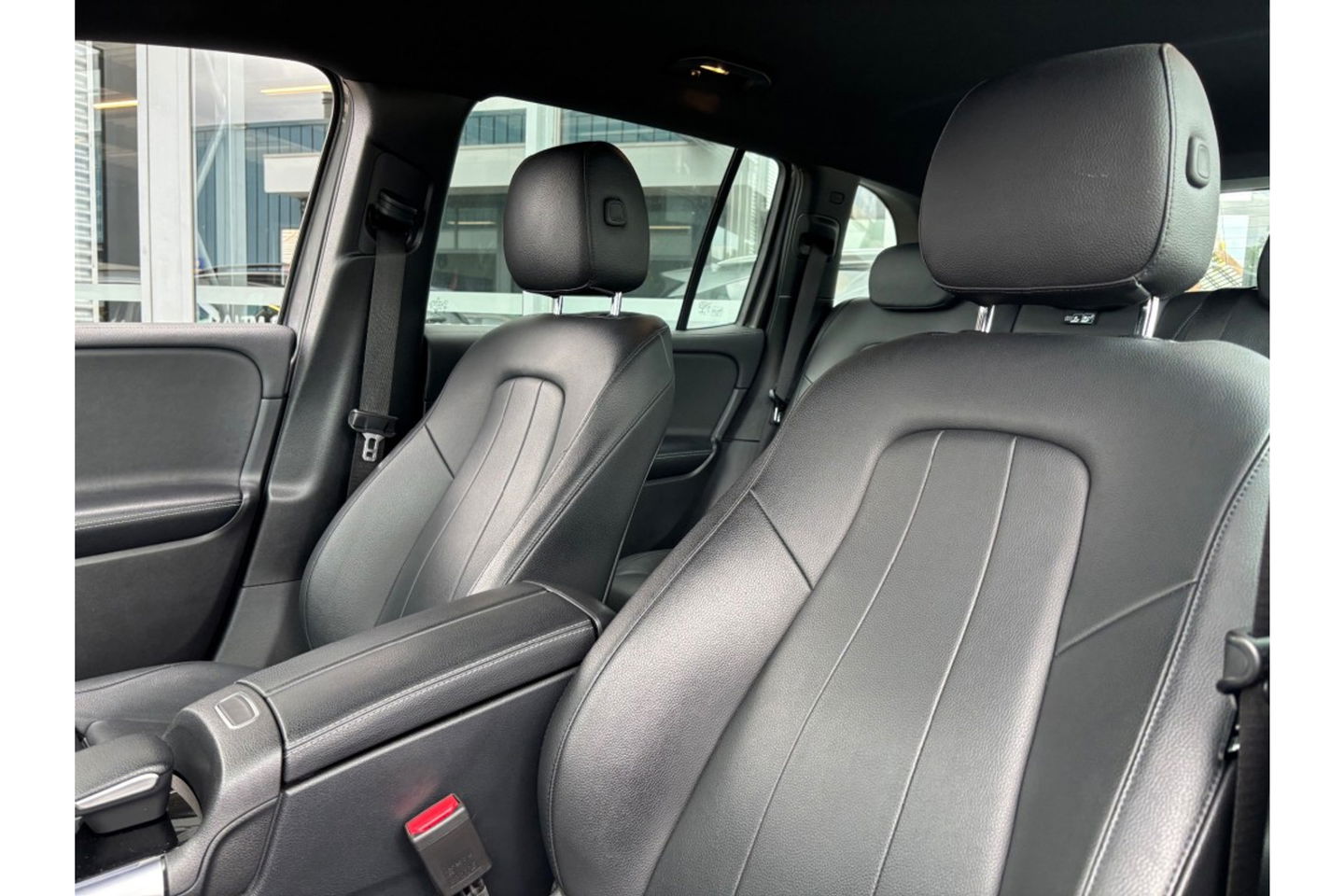 Mercedes-Benz GLB-Klasse 180 BNS SOLUTION LEDER NAVI PDC-CAMERA LMV WIDESCREEN