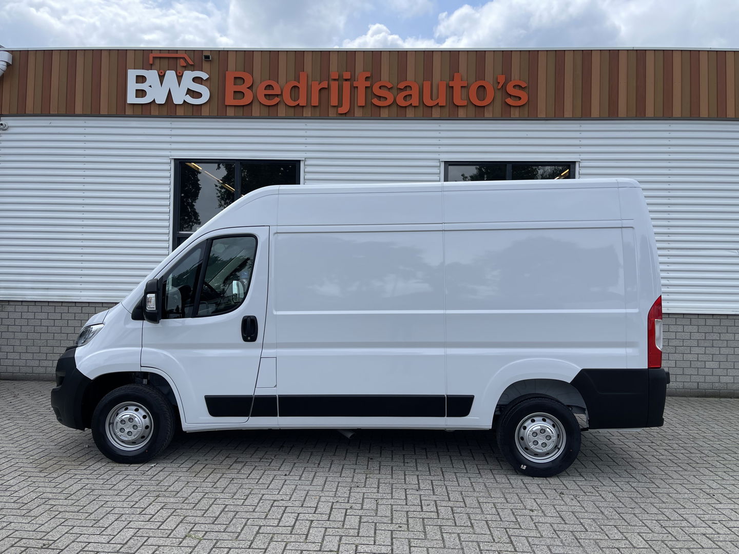 Opel Movano 2.2D 140pk L2H2 3.5t / nieuw overjarig / direct leverbaar / € 25.950 ex btw / parkeersensoren achter / airco / cruise control / bijrijdersbank !