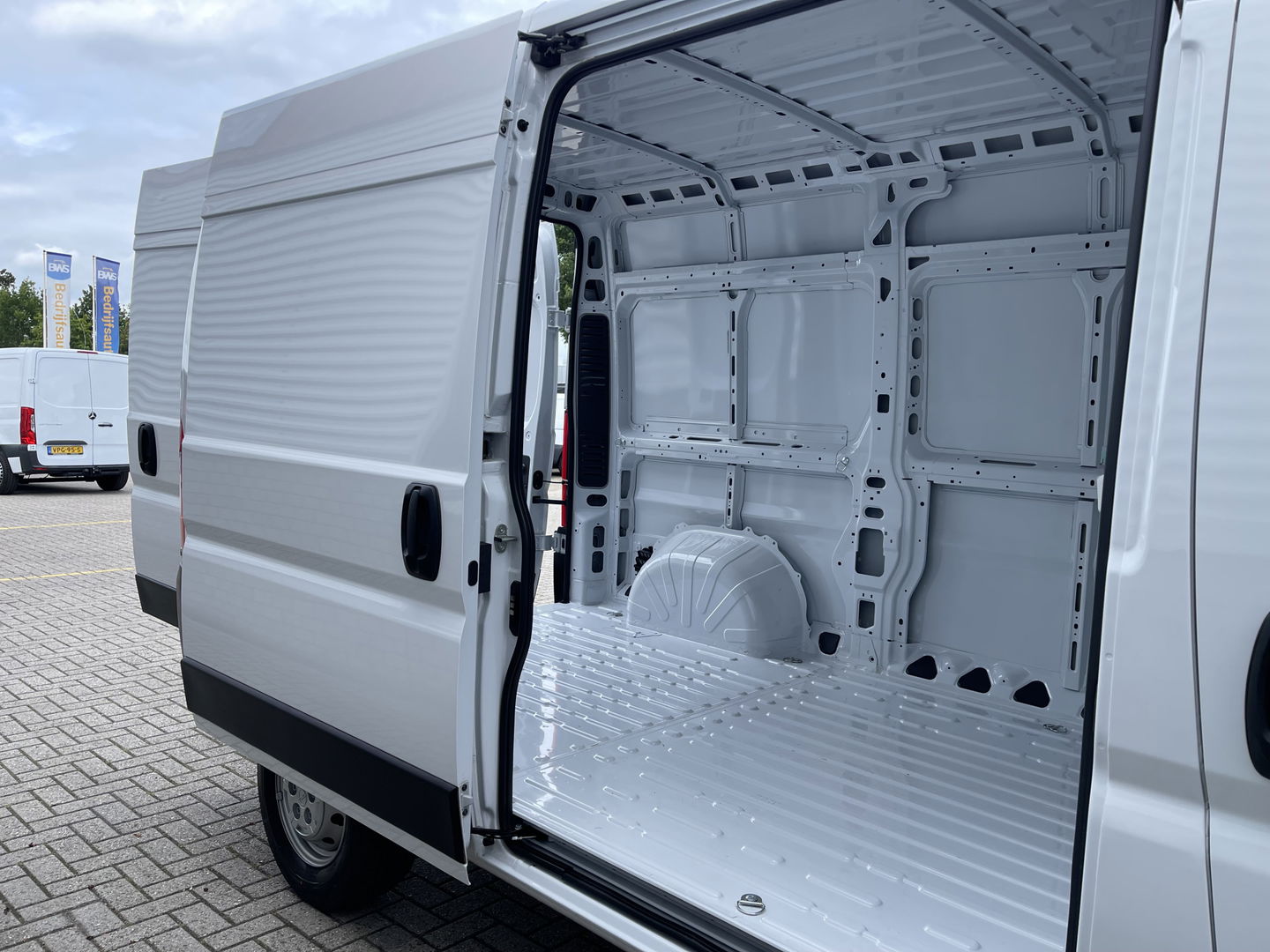 Opel Movano 2.2D 140pk L2H2 3.5t / nieuw overjarig / direct leverbaar / € 25.950 ex btw / parkeersensoren achter / airco / cruise control / bijrijdersbank !