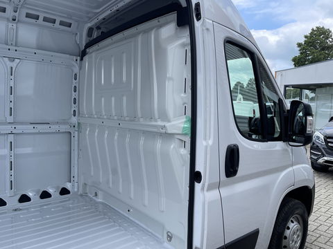 Opel Movano 2.2D 140pk L2H2 3.5t / nieuw overjarig / direct leverbaar / € 25.950 ex btw / parkeersensoren achter / airco / cruise control / bijrijdersbank !
