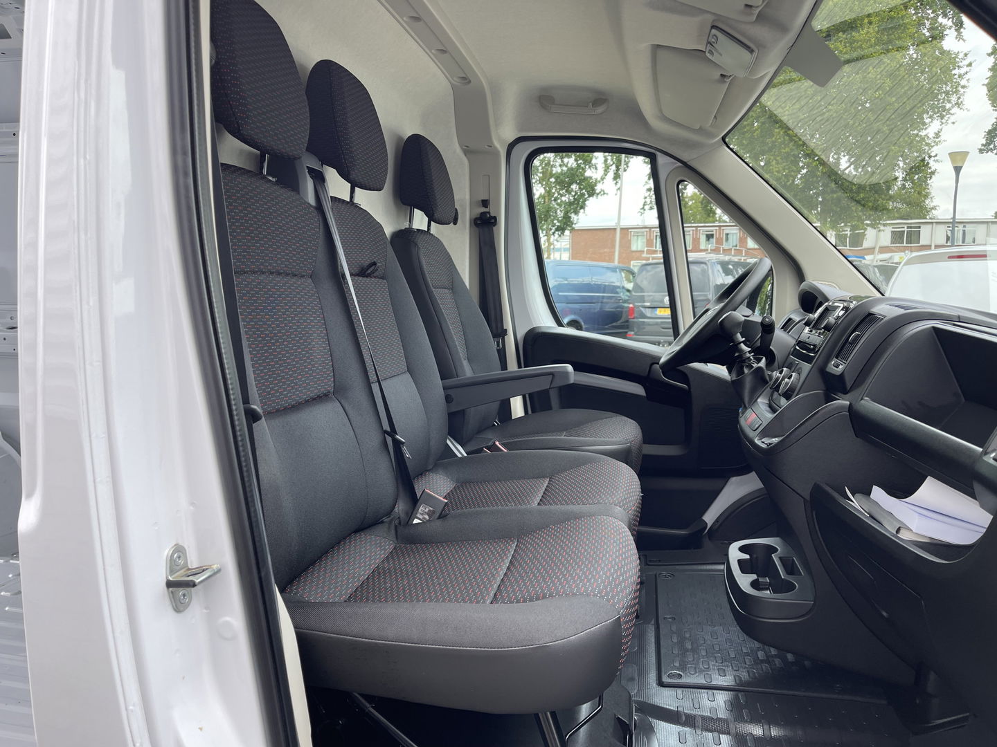 Opel Movano 2.2D 140pk L2H2 3.5t / nieuw overjarig / direct leverbaar / € 25.950 ex btw / parkeersensoren achter / airco / cruise control / bijrijdersbank !