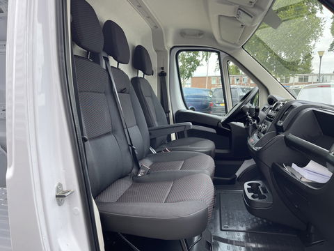 Opel Movano 2.2D 140pk L2H2 3.5t / nieuw overjarig / direct leverbaar / € 25.950 ex btw / parkeersensoren achter / airco / cruise control / bijrijdersbank !