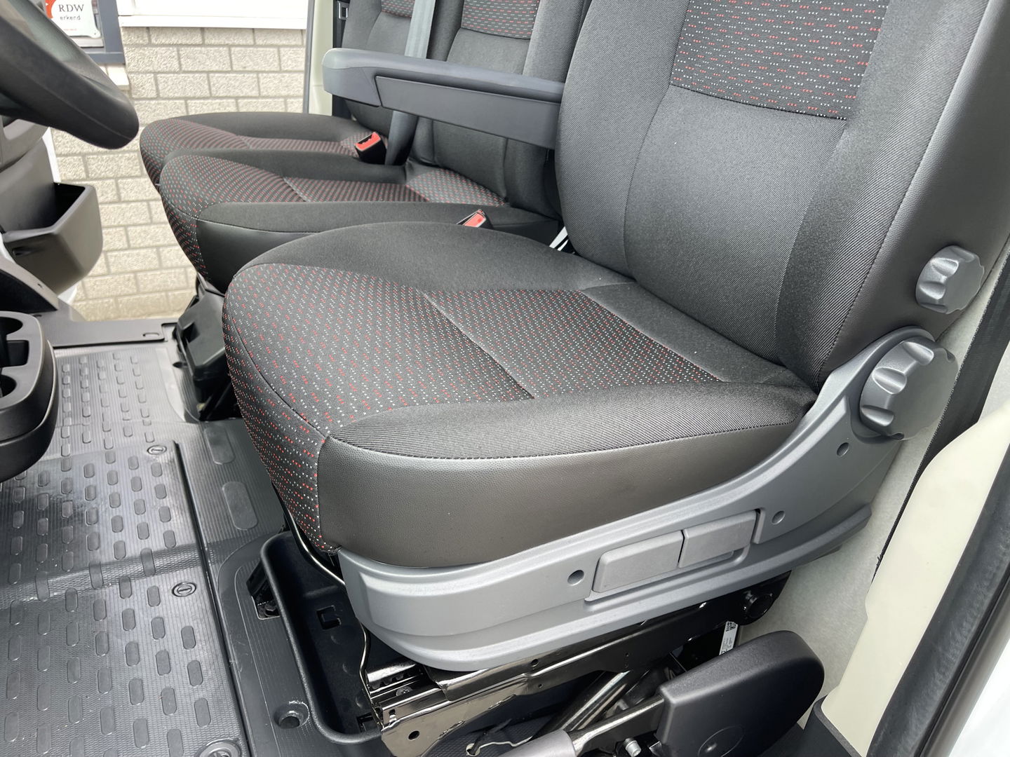 Opel Movano 2.2D 140pk L2H2 3.5t / nieuw overjarig / direct leverbaar / € 25.950 ex btw / parkeersensoren achter / airco / cruise control / bijrijdersbank !