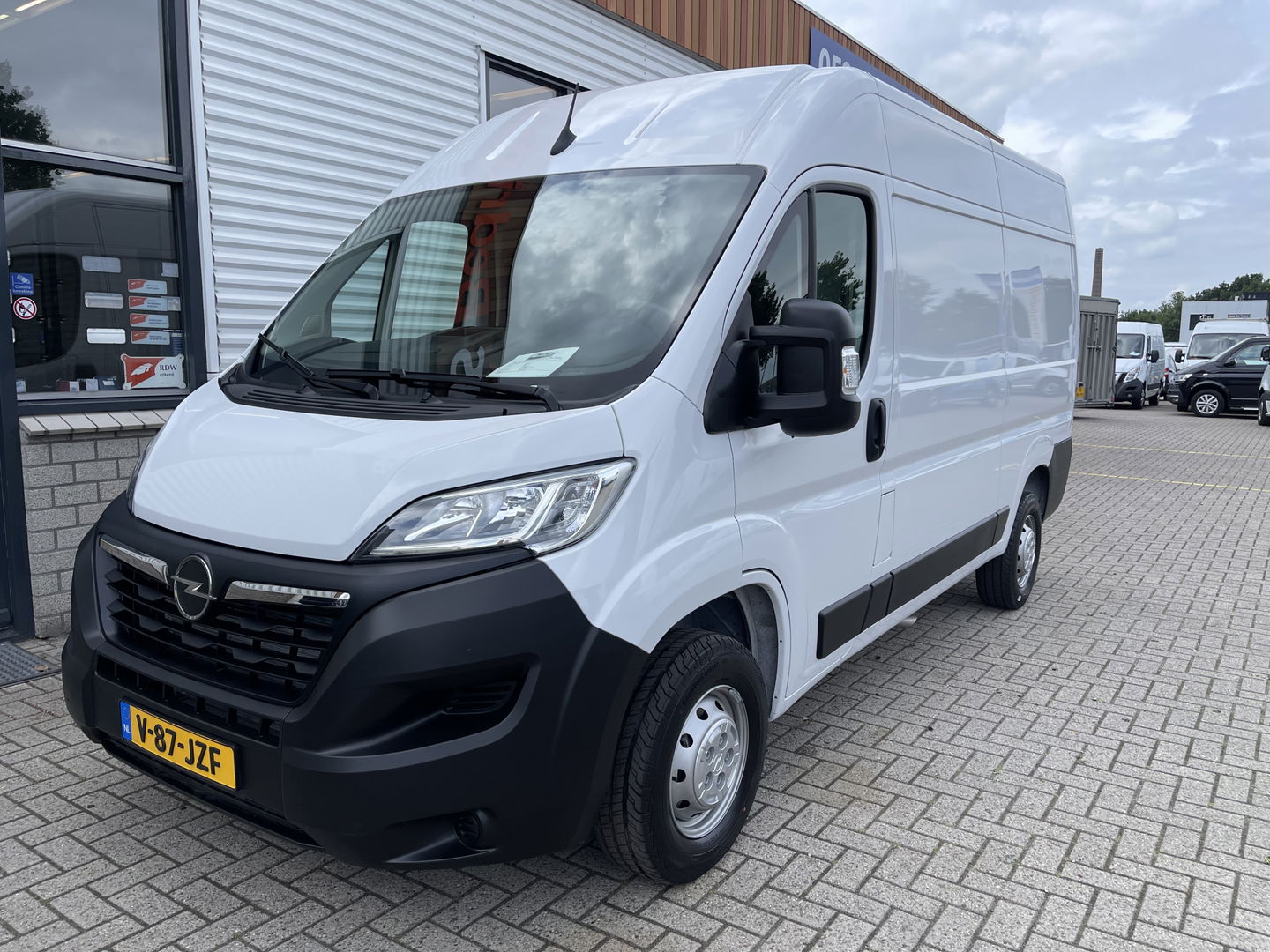 Opel Movano 2.2D 140pk L2H2 3.5t / nieuw overjarig / direct leverbaar / € 25.950 ex btw / parkeersensoren achter / airco / cruise control / bijrijdersbank !
