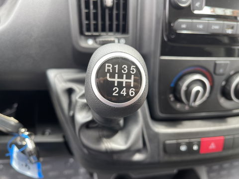 Opel Movano 2.2D 140pk L2H2 3.5t / nieuw overjarig / direct leverbaar / € 25.950 ex btw / parkeersensoren achter / airco / cruise control / bijrijdersbank !