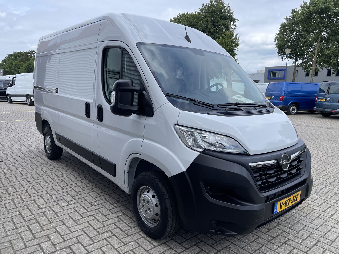 Opel Movano 2.2D 140pk L2H2 3.5t / nieuw overjarig / direct leverbaar / € 25.950 ex btw / parkeersensoren achter / airco / cruise control / bijrijdersbank !