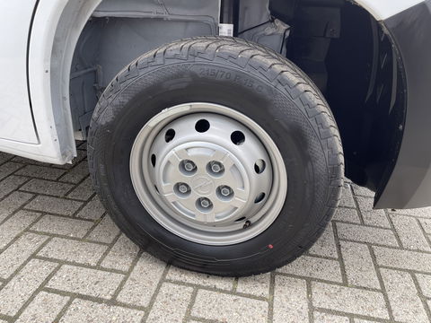 Opel Movano 2.2D 140pk L2H2 3.5t / nieuw overjarig / direct leverbaar / € 25.950 ex btw / parkeersensoren achter / airco / cruise control / bijrijdersbank !