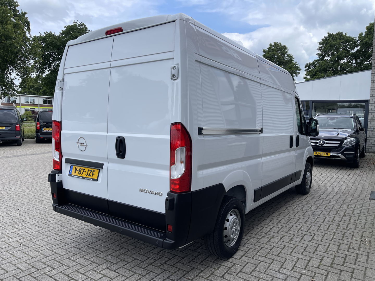 Opel Movano 2.2D 140pk L2H2 3.5t / nieuw overjarig / direct leverbaar / € 25.950 ex btw / parkeersensoren achter / airco / cruise control / bijrijdersbank !