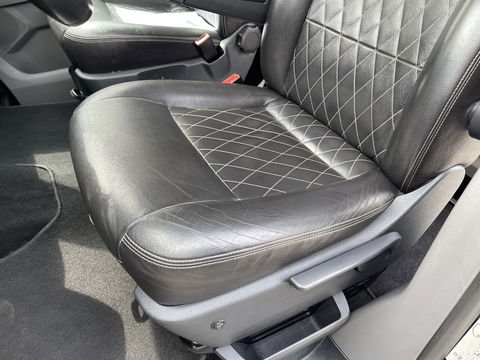 Volkswagen Transporter 2.0 TDI 150pk DSG automaat L2H1 30 DC 5 persoons Bulli / nieuwe koppeling vliegwiel / vaste prijs rijklaar € 32.950 ex btw / lease vanaf € 538 / leer / 19 inch wielen / dubbele schuifdeur