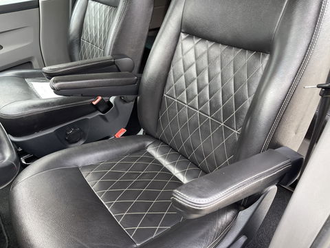 Volkswagen Transporter 2.0 TDI 150pk DSG automaat L2H1 30 DC 5 persoons Bulli / nieuwe koppeling vliegwiel / vaste prijs rijklaar € 32.950 ex btw / lease vanaf € 538 / leer / 19 inch wielen / dubbele schuifdeur