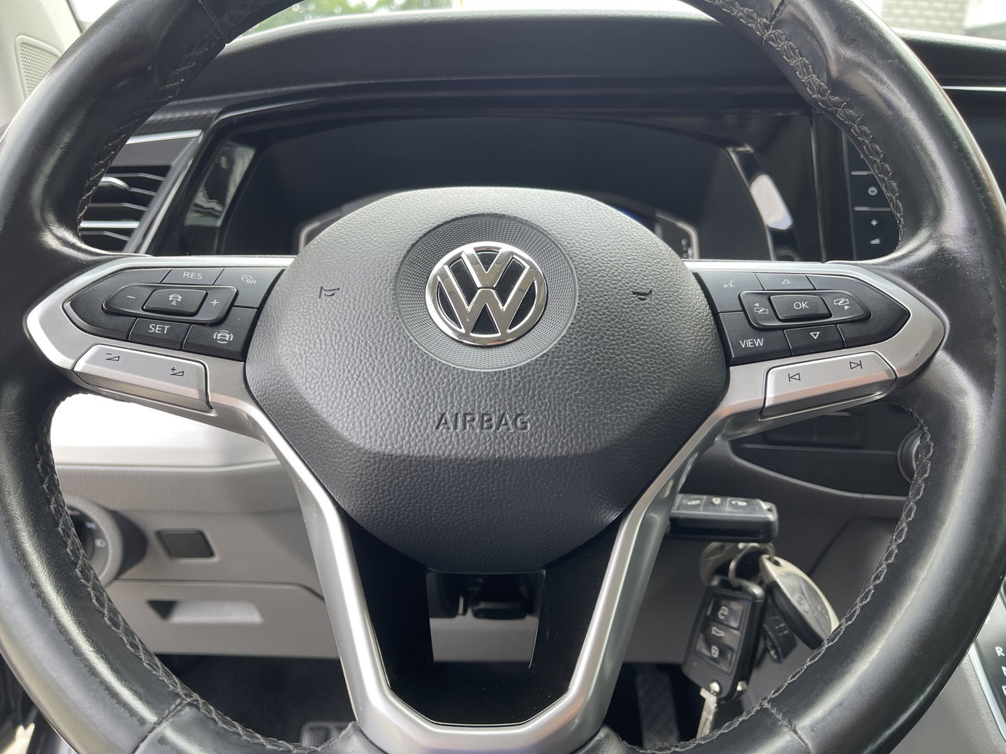 Volkswagen Transporter 2.0 TDI 150pk DSG automaat L2H1 30 DC 5 persoons Bulli / nieuwe koppeling vliegwiel / vaste prijs rijklaar € 32.950 ex btw / lease vanaf € 538 / leer / 19 inch wielen / dubbele schuifdeur