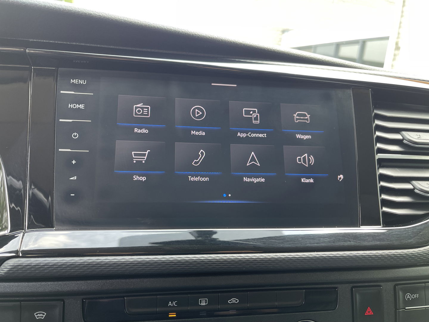 Volkswagen Transporter 2.0 TDI 150pk DSG automaat L2H1 30 DC 5 persoons Bulli / nieuwe koppeling vliegwiel / vaste prijs rijklaar € 32.950 ex btw / lease vanaf € 538 / leer / 19 inch wielen / dubbele schuifdeur