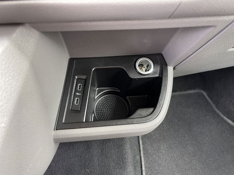 Volkswagen Transporter 2.0 TDI 150pk DSG automaat L2H1 30 DC 5 persoons Bulli / nieuwe koppeling vliegwiel / vaste prijs rijklaar € 32.950 ex btw / lease vanaf € 538 / leer / 19 inch wielen / dubbele schuifdeur