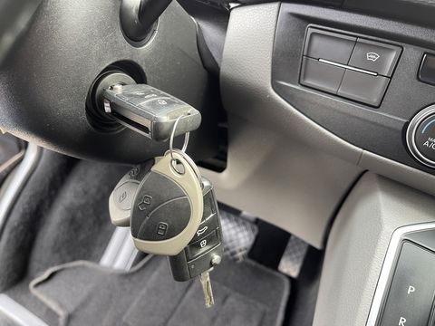Volkswagen Transporter 2.0 TDI 150pk DSG automaat L2H1 30 DC 5 persoons Bulli / nieuwe koppeling vliegwiel / vaste prijs rijklaar € 32.950 ex btw / lease vanaf € 538 / leer / 19 inch wielen / dubbele schuifdeur