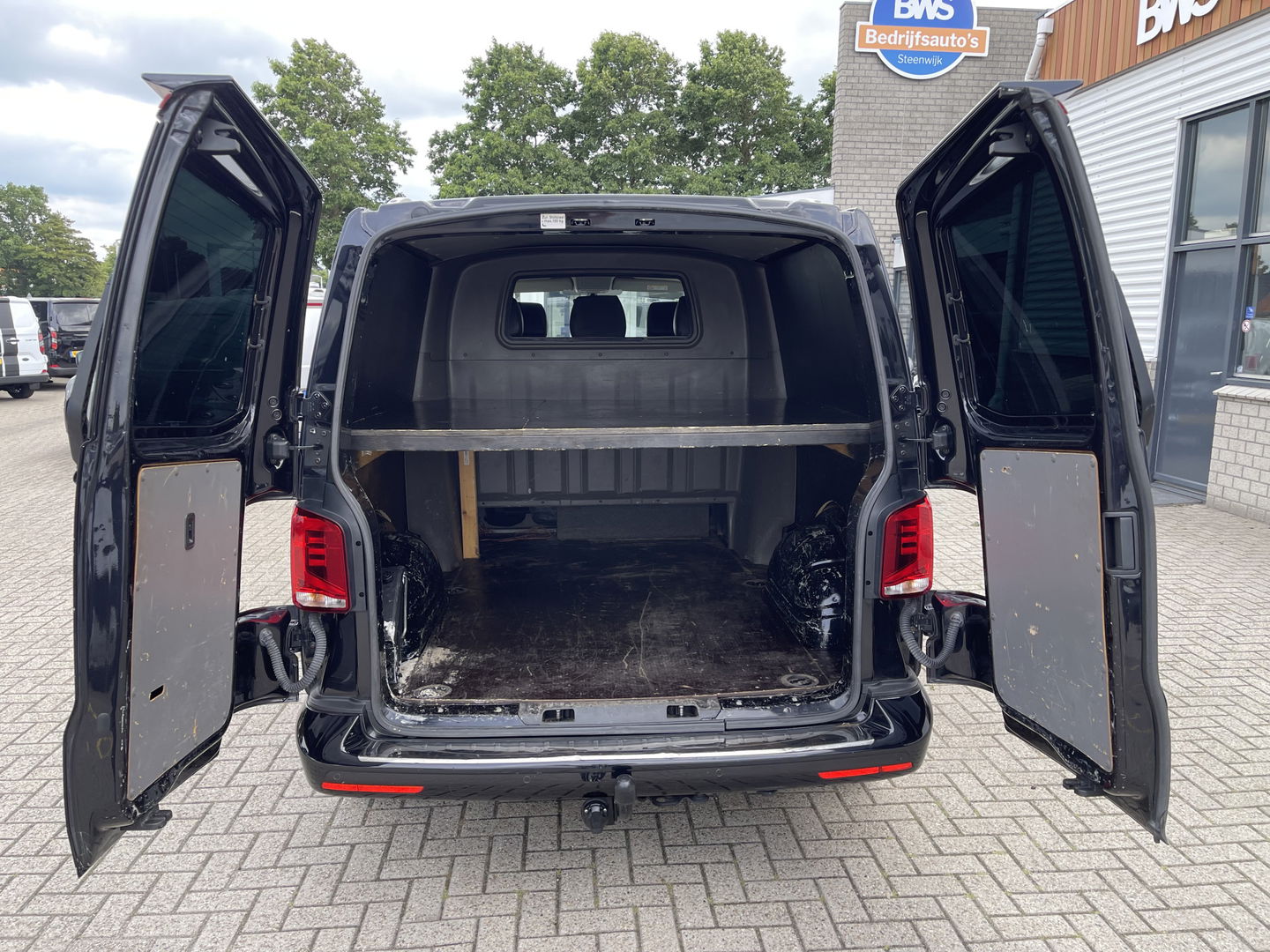 Volkswagen Transporter 2.0 TDI 150pk DSG automaat L2H1 30 DC 5 persoons Bulli / nieuwe koppeling vliegwiel / vaste prijs rijklaar € 32.950 ex btw / lease vanaf € 538 / leer / 19 inch wielen / dubbele schuifdeur