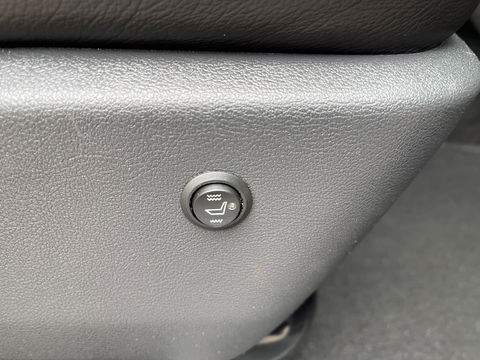 Volkswagen Transporter 2.0 TDI 150pk DSG automaat L2H1 30 DC 5 persoons Bulli / nieuwe koppeling vliegwiel / vaste prijs rijklaar € 32.950 ex btw / lease vanaf € 538 / leer / 19 inch wielen / dubbele schuifdeur