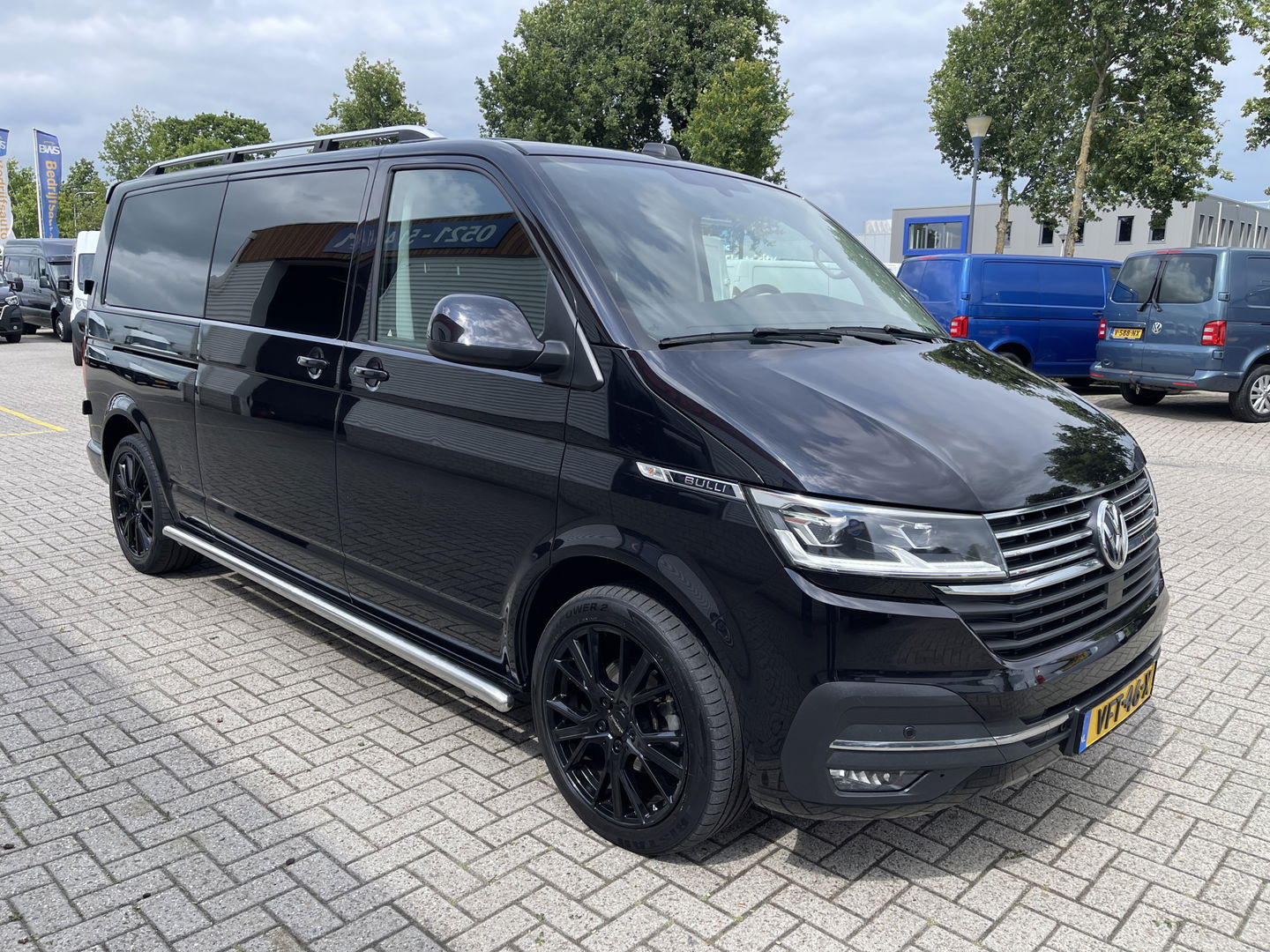 Volkswagen Transporter 2.0 TDI 150pk DSG automaat L2H1 30 DC 5 persoons Bulli / nieuwe koppeling vliegwiel / vaste prijs rijklaar € 32.950 ex btw / lease vanaf € 538 / leer / 19 inch wielen / dubbele schuifdeur