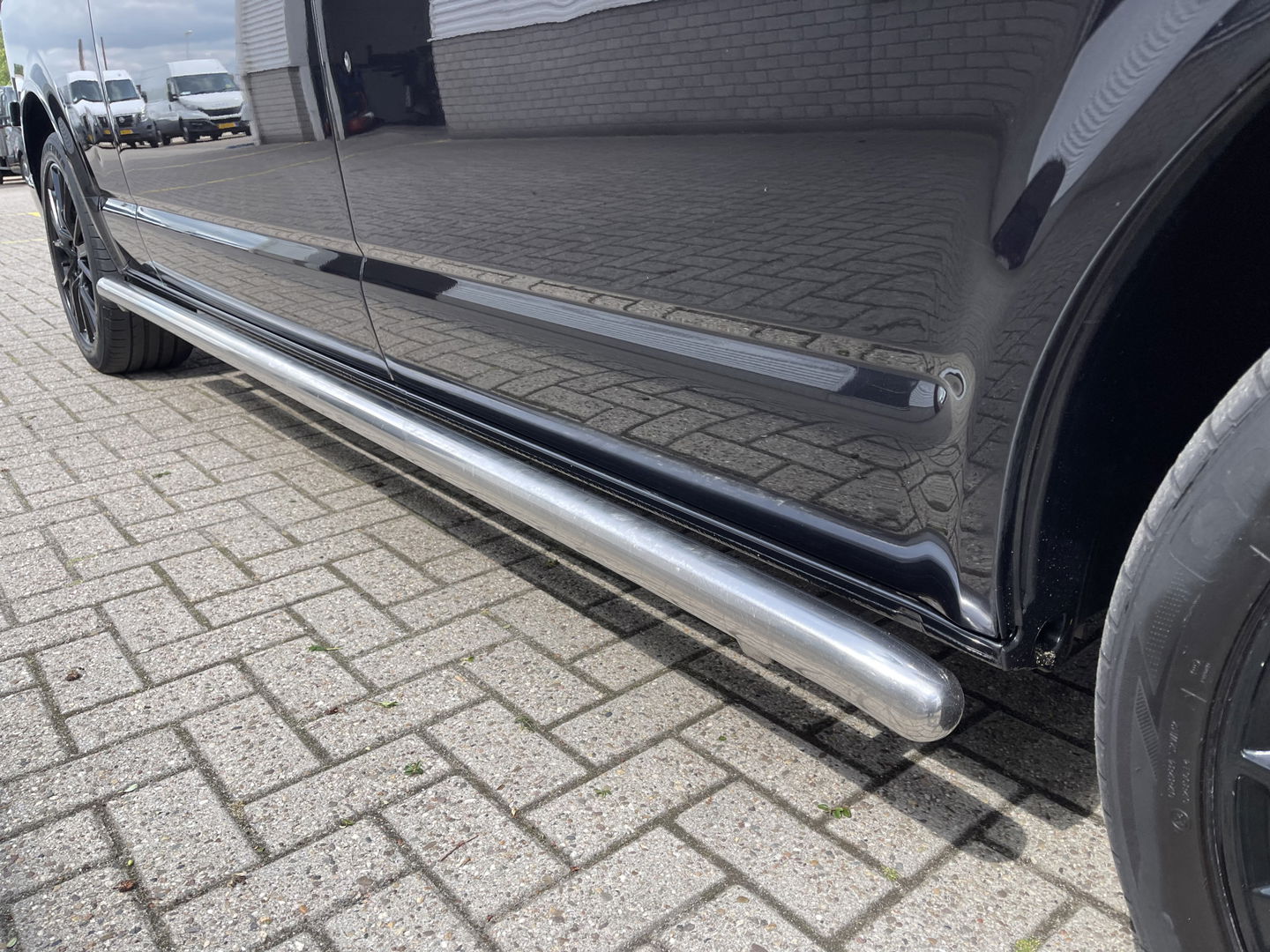 Volkswagen Transporter 2.0 TDI 150pk DSG automaat L2H1 30 DC 5 persoons Bulli / nieuwe koppeling vliegwiel / vaste prijs rijklaar € 32.950 ex btw / lease vanaf € 538 / leer / 19 inch wielen / dubbele schuifdeur