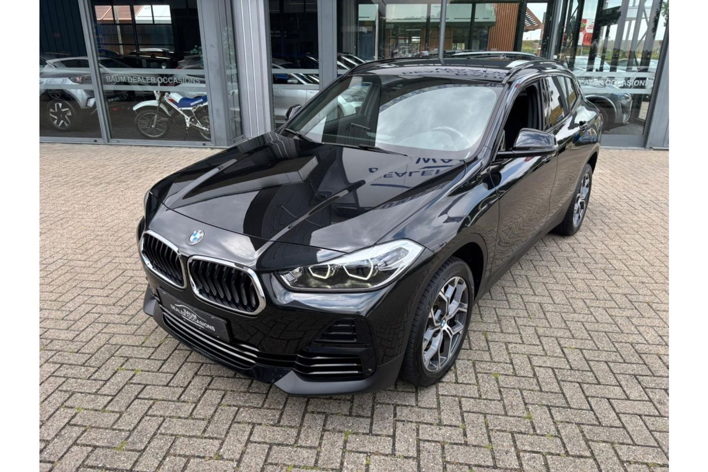 BMW X2 SDRIVE18I BUSINESS EXECUTIVE AUTOMAAT AIRCO LED PDC-CAMERA.