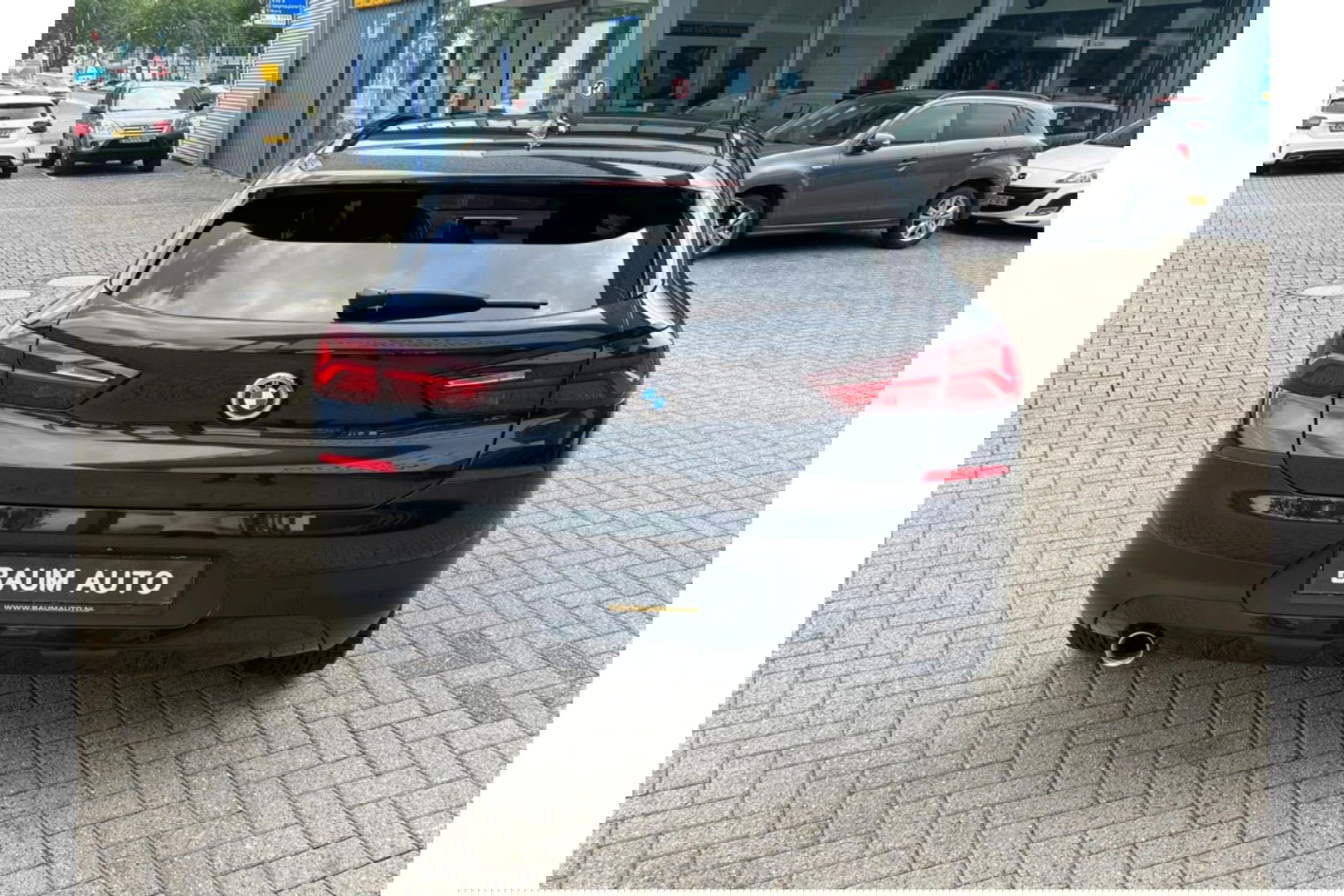 BMW X2 SDRIVE18I BUSINESS EXECUTIVE AUTOMAAT AIRCO LED PDC-CAMERA.